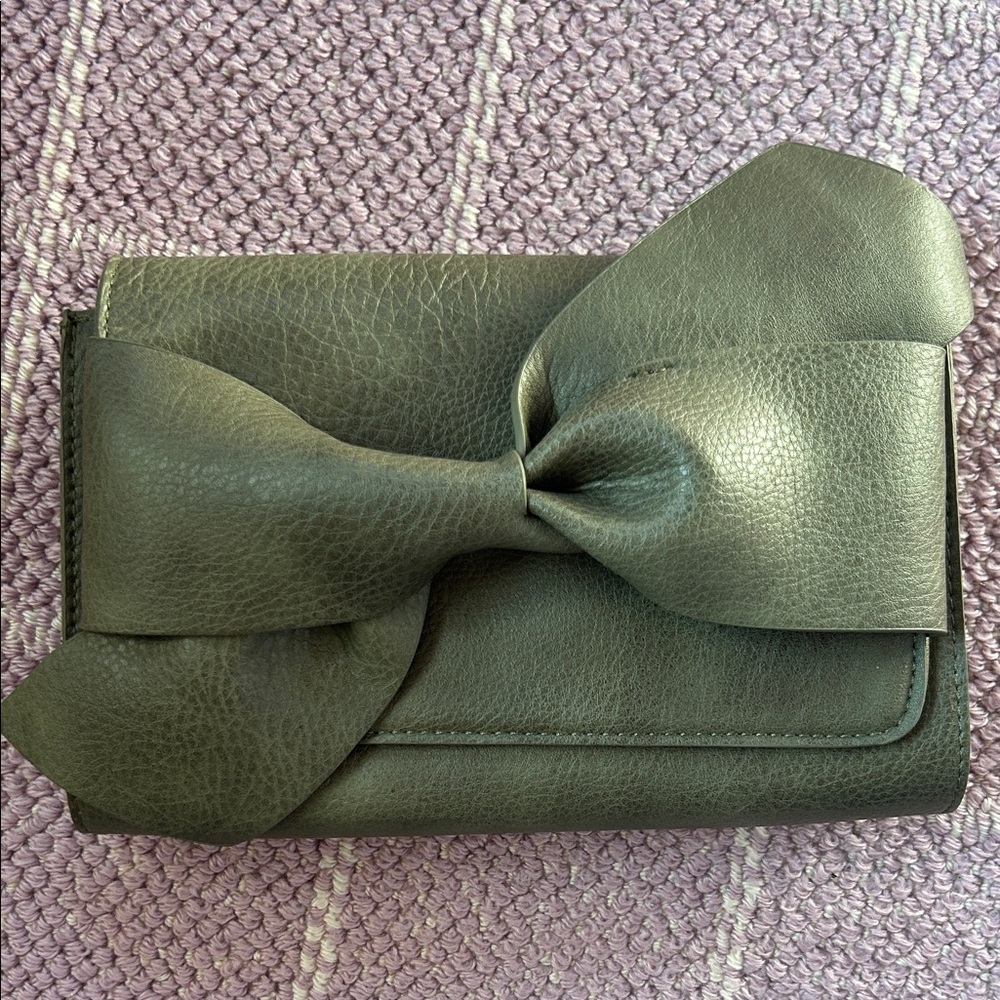 NEVER WORN Elegant Olive Green Clutch with Bow Accent